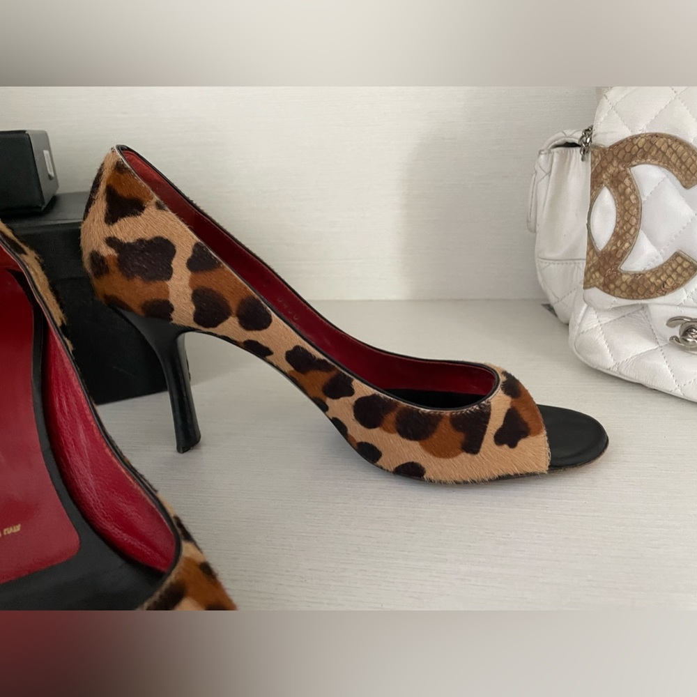 Authentic St. John pony hair leopard print pumps pee size 8 original price $700